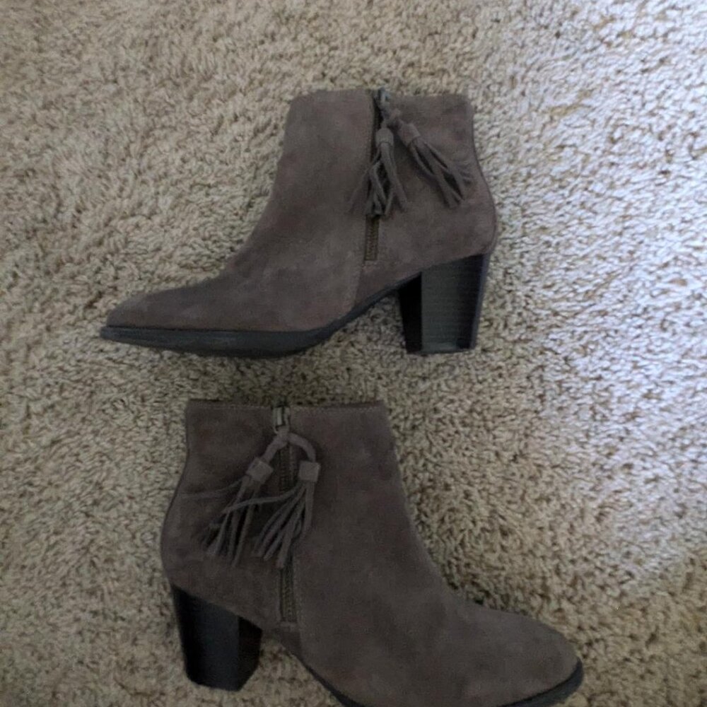 Vionic mid boot size 8